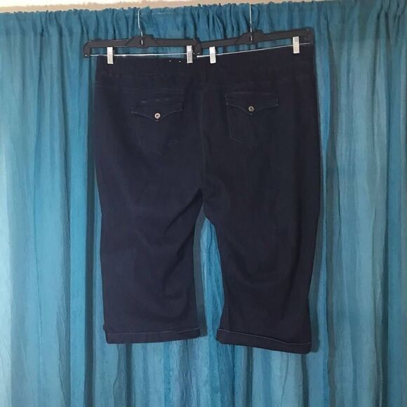 Avenue Denim Blue Capris Size 28 - Picture 2 of 7